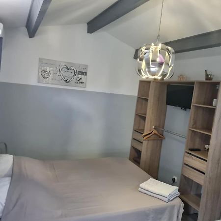 Апартаменты Chambre Cosy Avec Terrasse Арль Экстерьер фото